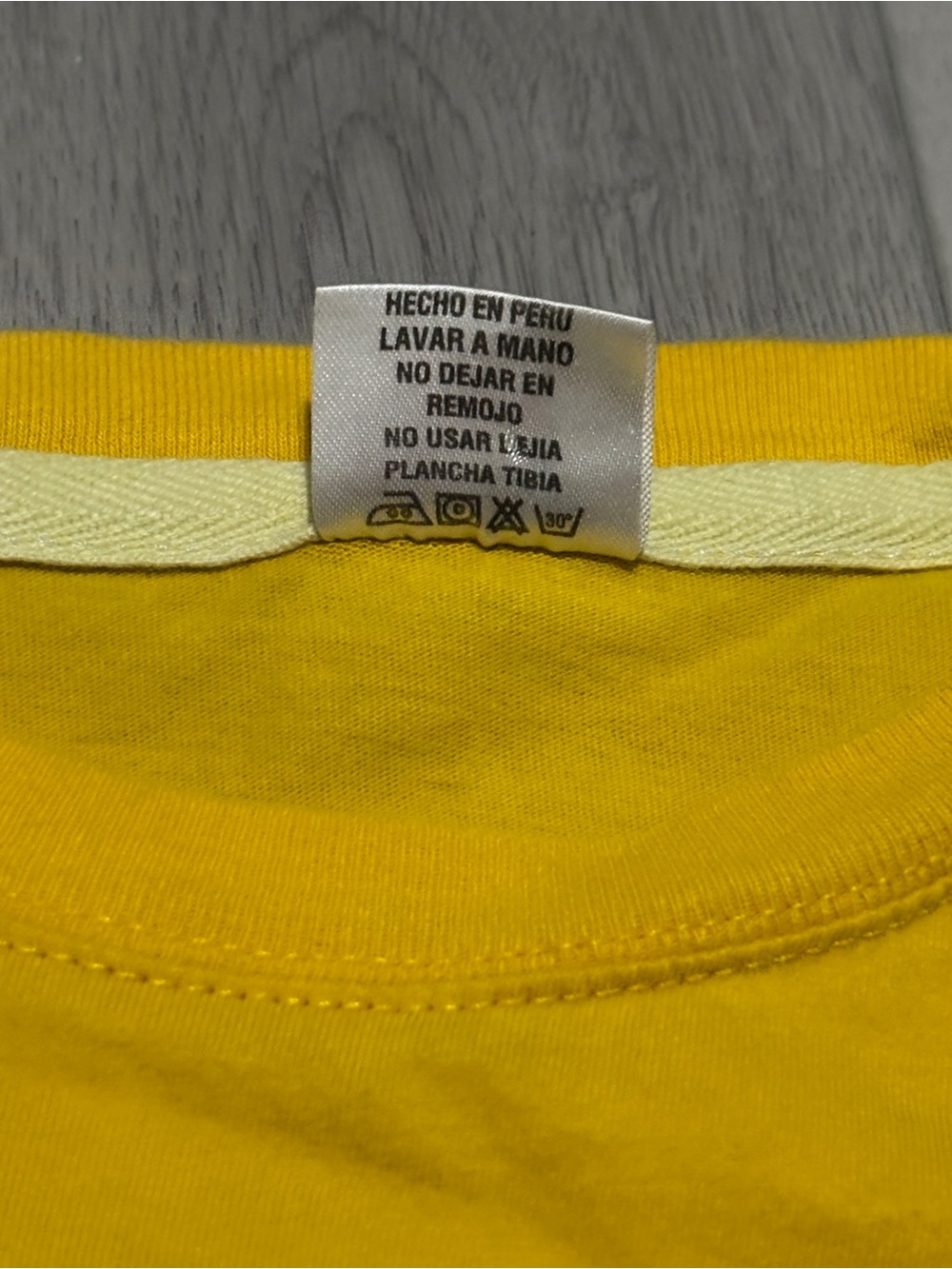 Inca Kola La Bebida del Peru Soda Yellow Graphic T-Shirt Men's Size Medium - Picture 5 of 6